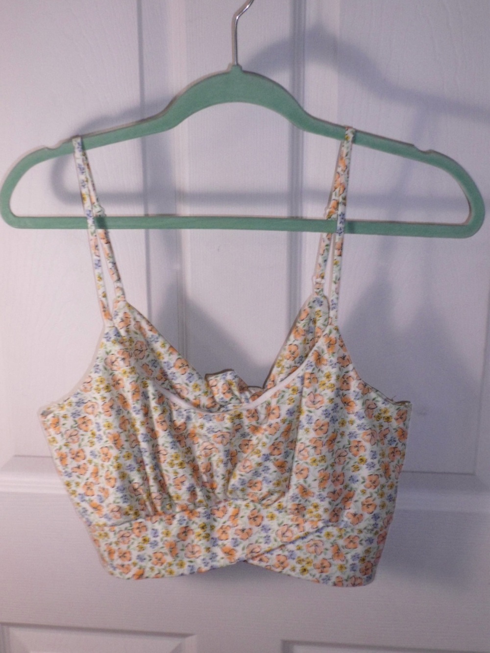 Altar’d State Floral Print Cropped Cami Top w/ tie back- Peach & White